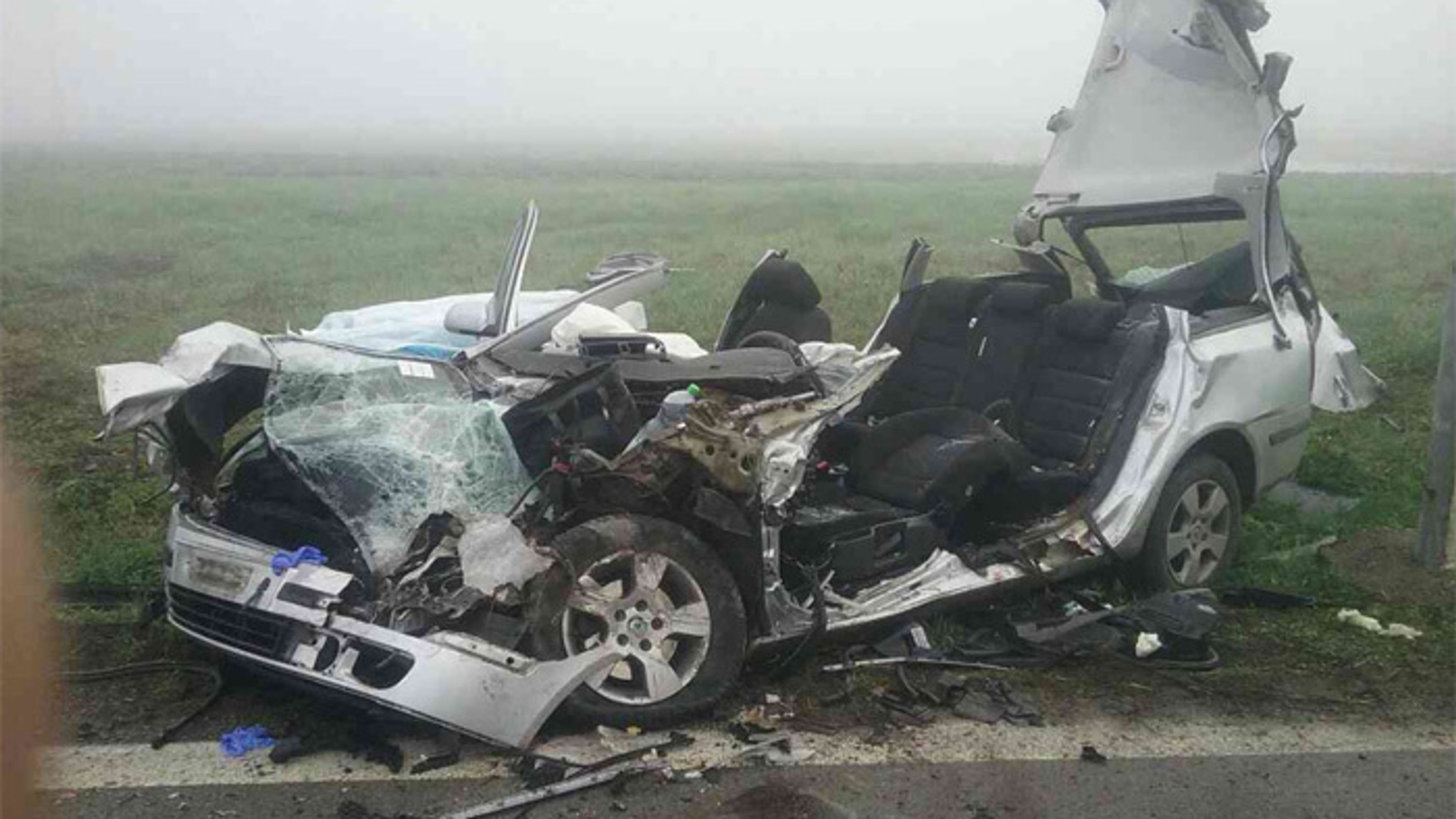 Pri zrážke vlaku a auta v Rimavskej Sobote zahynuli dvaja ľudia.