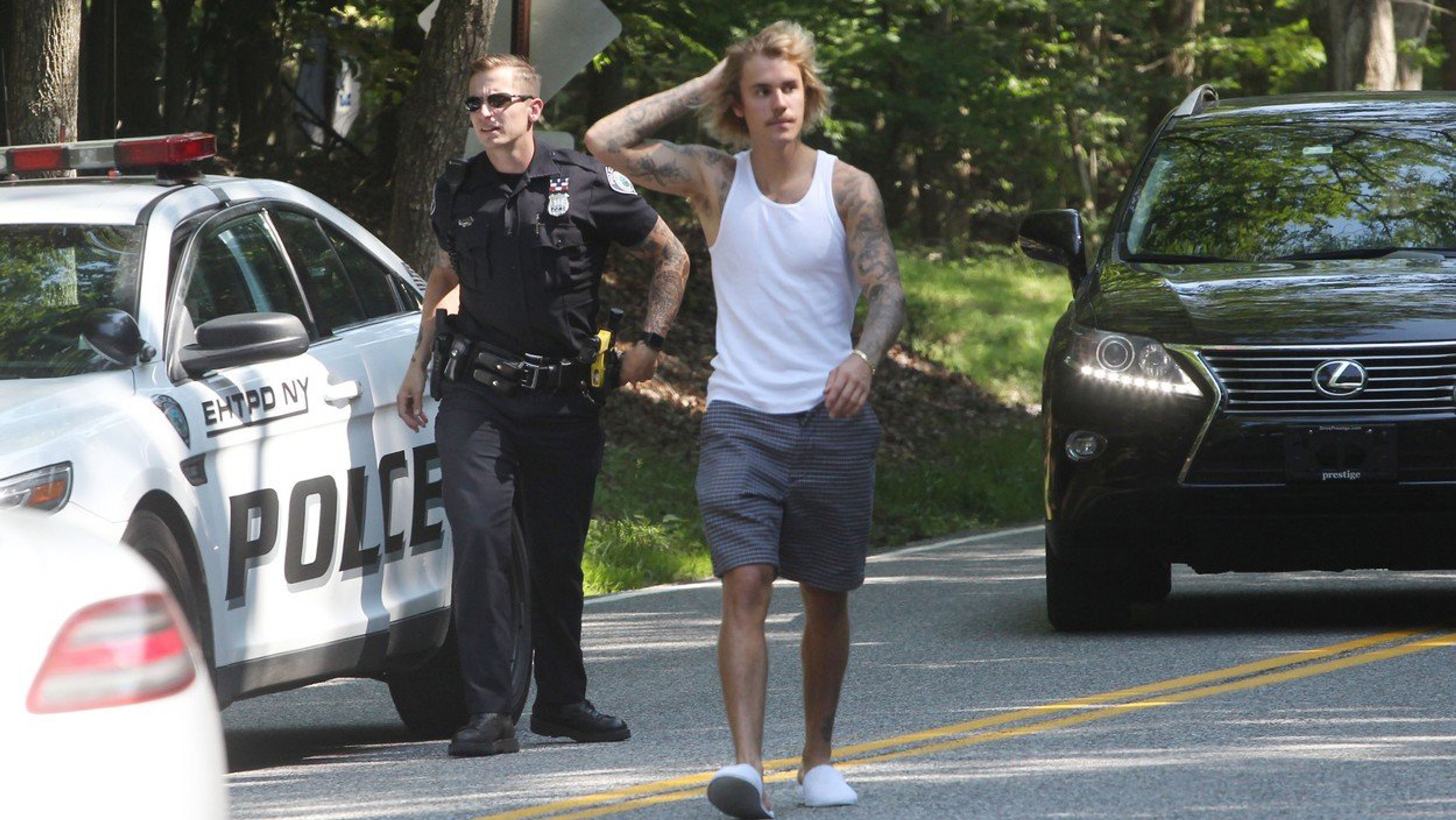 Bieberovi a Baldwin sa pokazilo auto. 