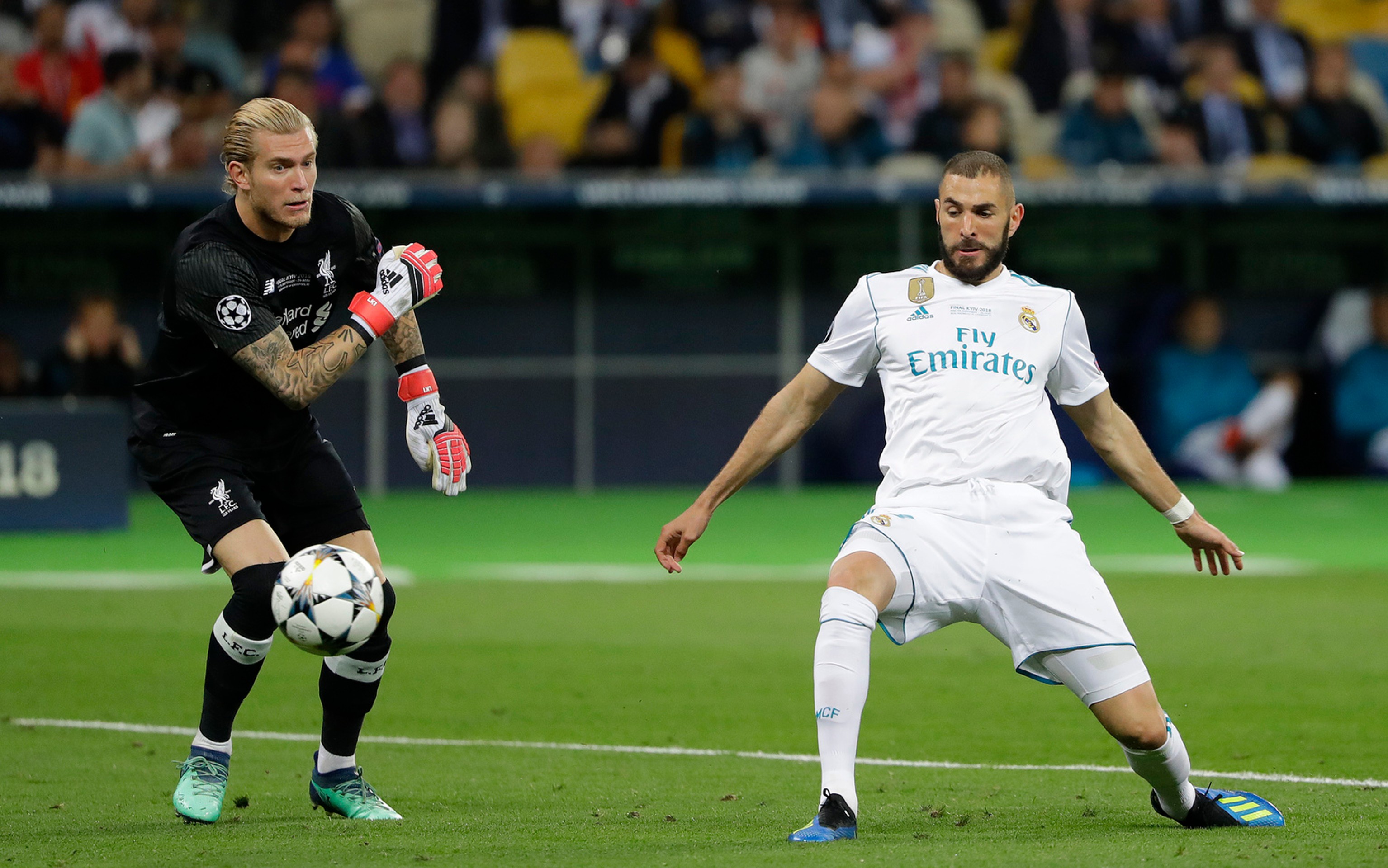 Brankár Karius naservíroval prvý gól Benzemovi.