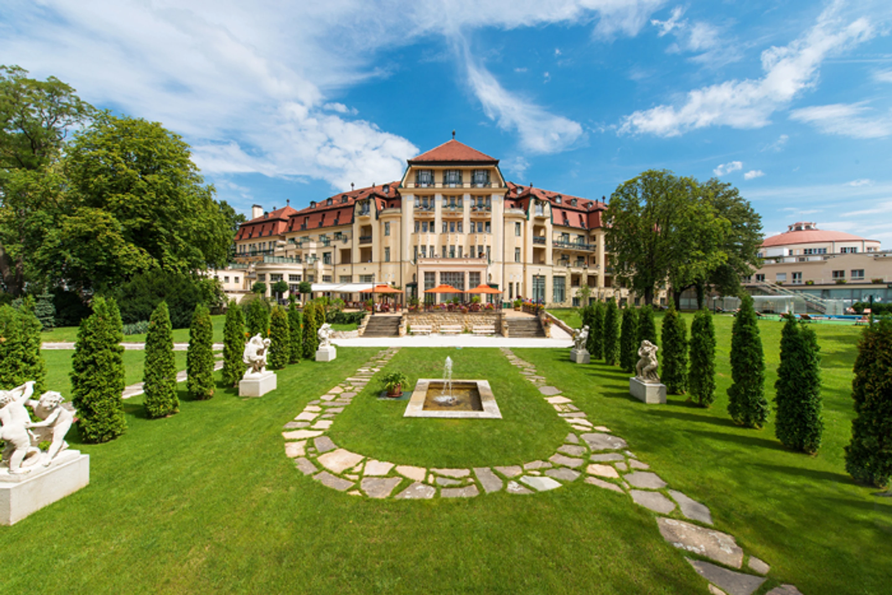 Pohľad na hotel Thermia Palace***** v Piešťanoch.