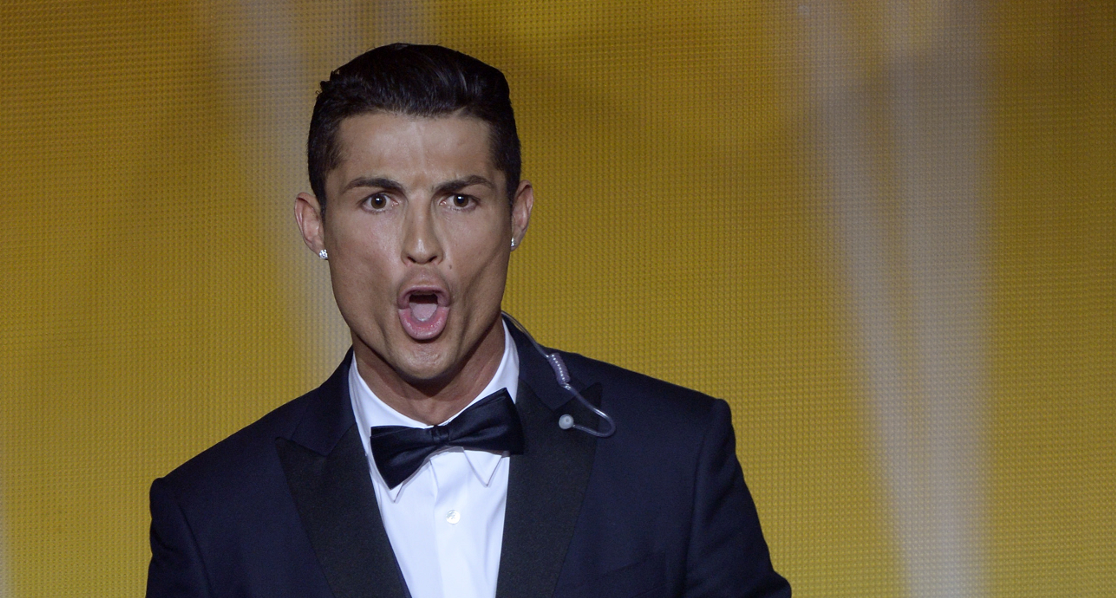 Portugalčan Cristiano Ronaldo z Realu Madrid sa teší po zisku Zlatej lopty 