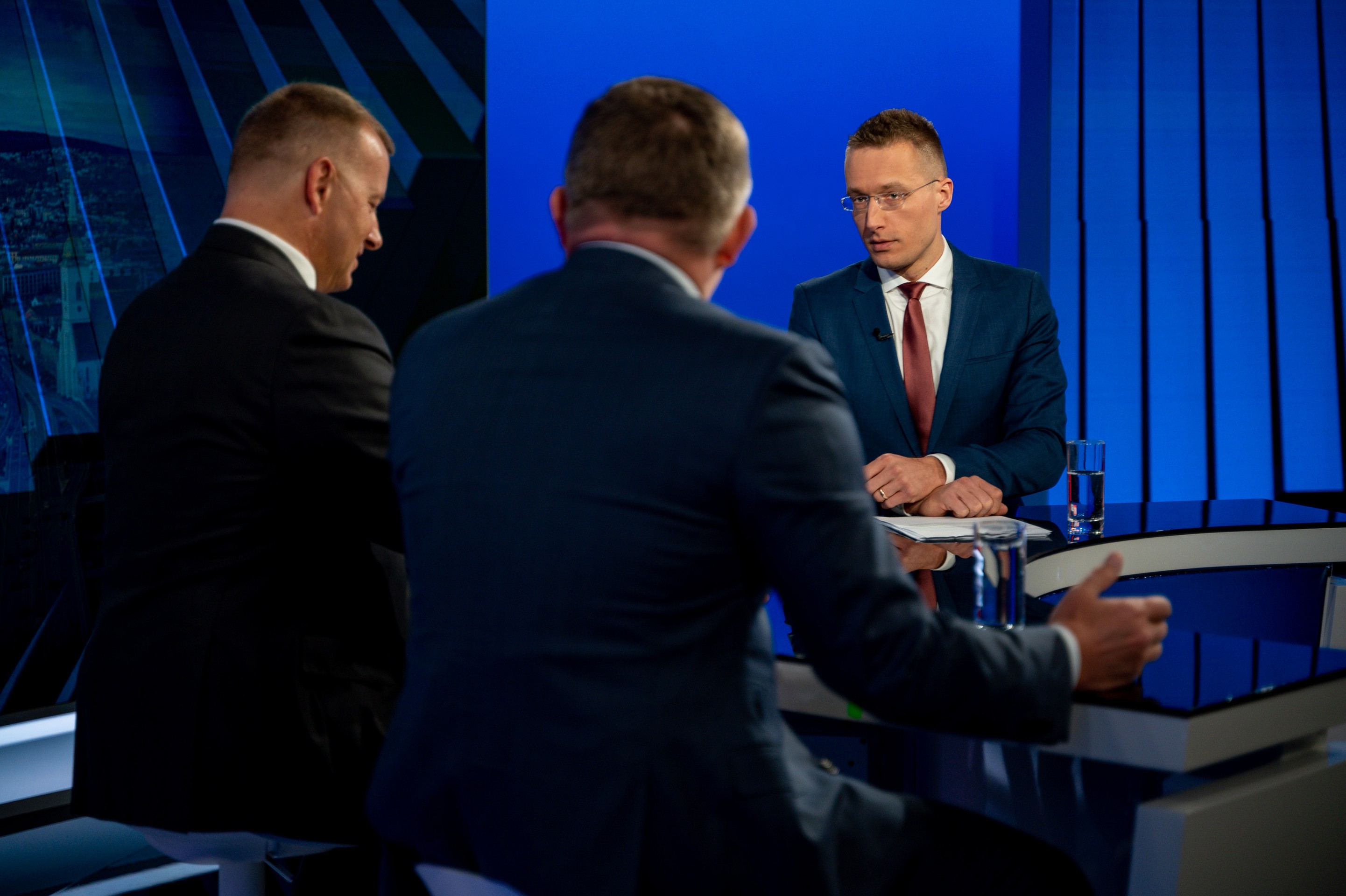 Michal Kovačič v diskusii s Borisom Kollárom a Robertom Ficom.